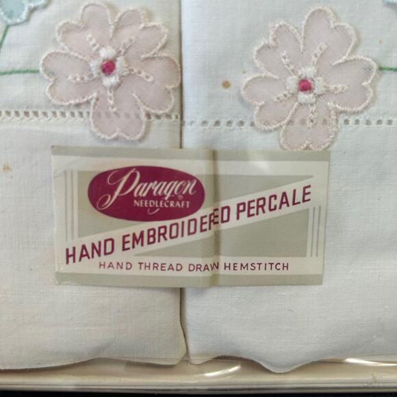 Vintage Paragon Needlcarft Hand Embroidered Percale Pillowcases 31x20 NOSIB - Picture 4 of 13